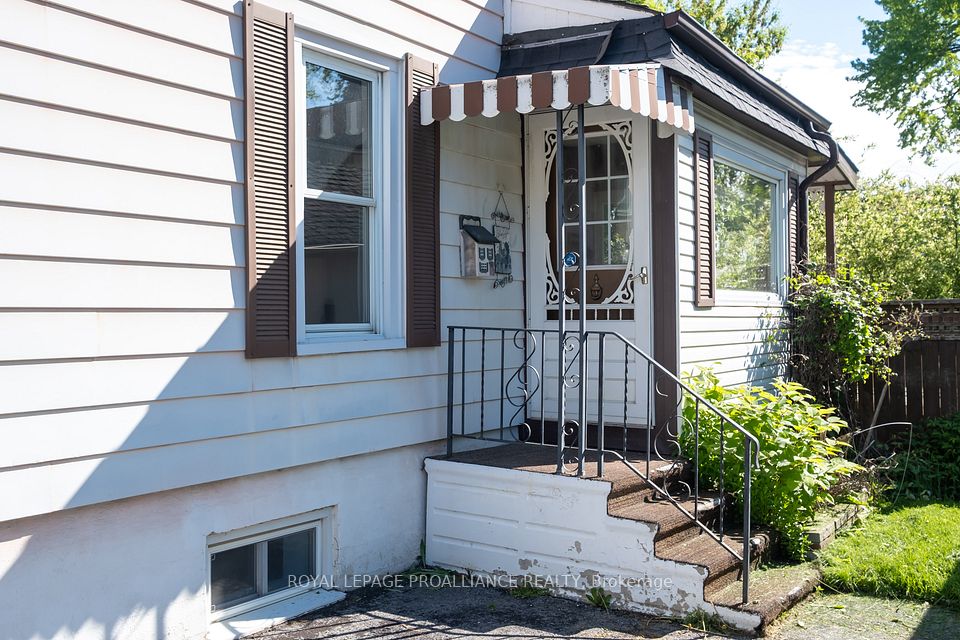 5 Albion Street, Belleville, ON K8N 3R7