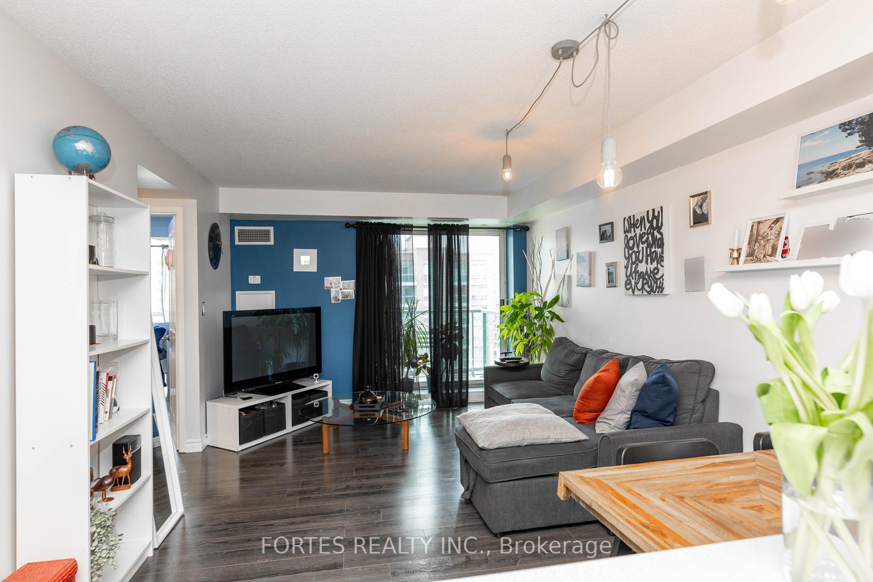 2 Bedrooms Condo at 9 Michael Power,  Toronto For sale