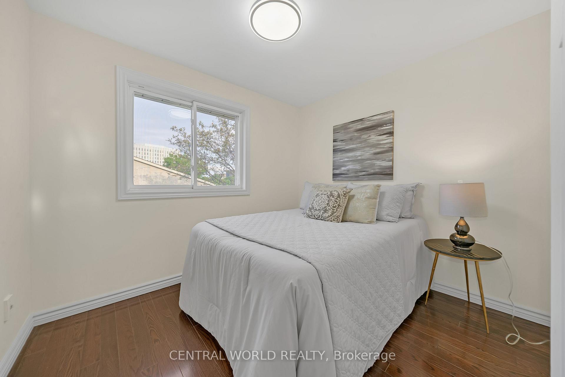 5 Bedrooms Condo at 21 Vega Starway,  Toronto For sale