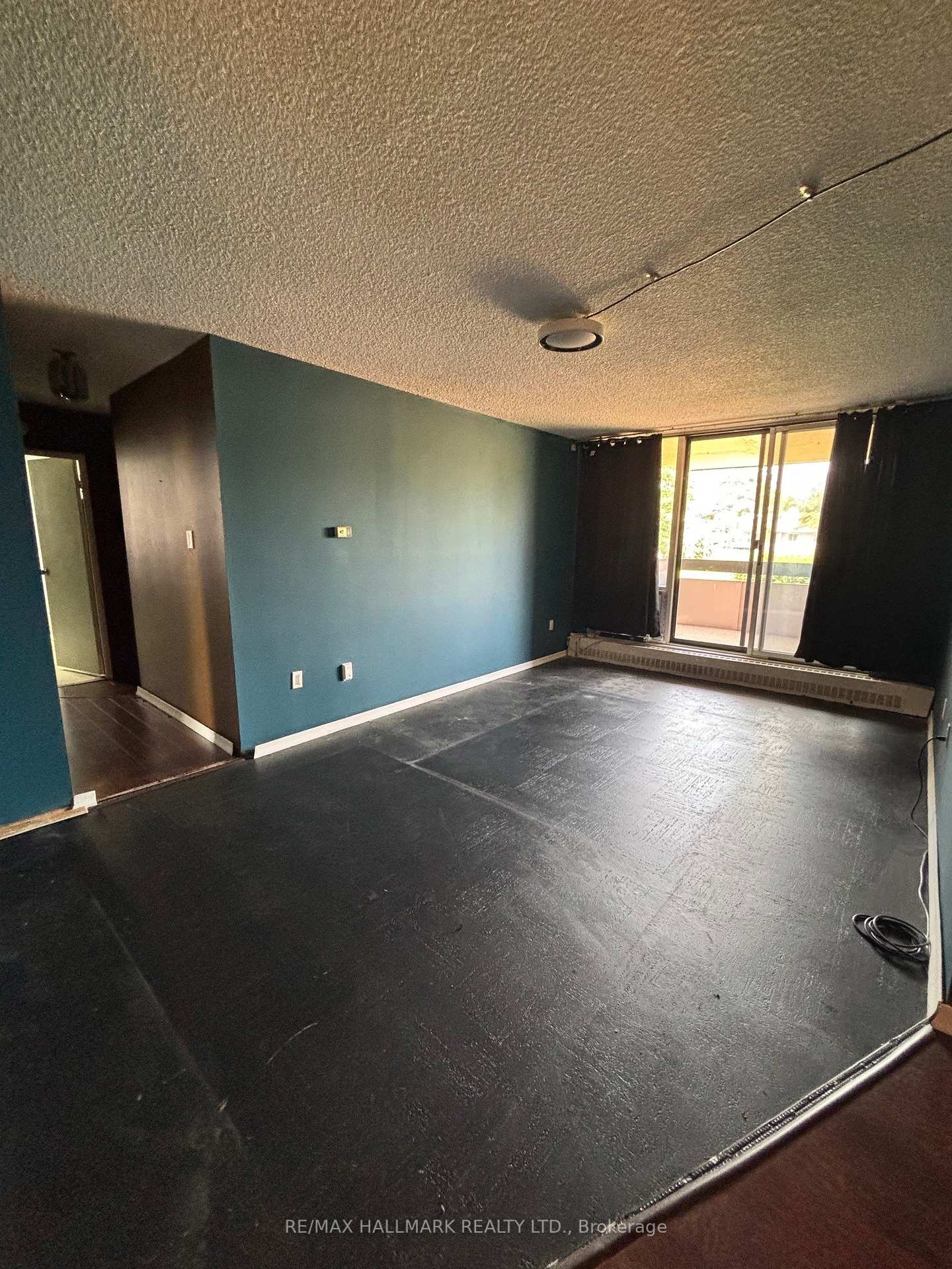 3 Bedrooms Condo at 1625 Bloor, Mississauga For sale