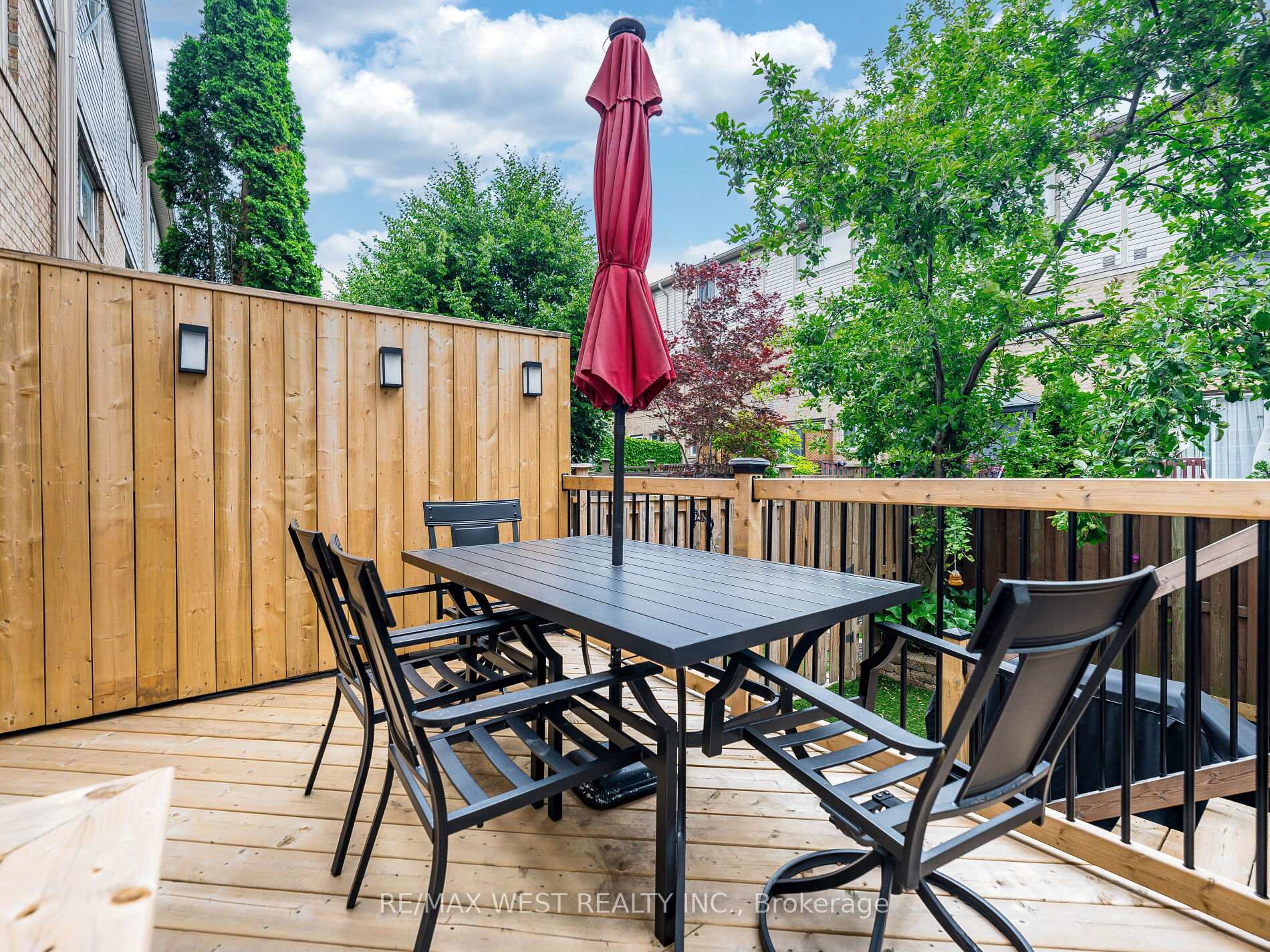 4 Bedrooms Condo at 1168 Arena, Mississauga For sale