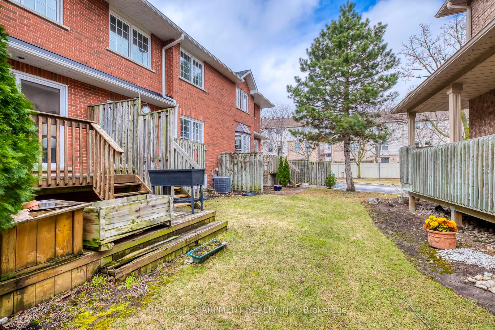 3 Bedrooms Condo at 2880 Headon Forest,  Burlington For sale