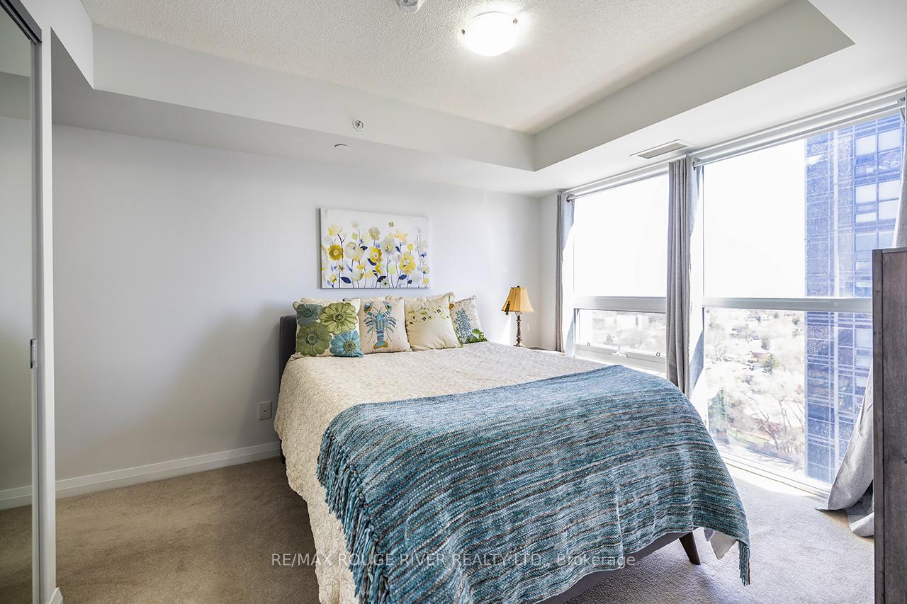 2 Bedrooms Condo at 30 Meadowglen,  Toronto For sale