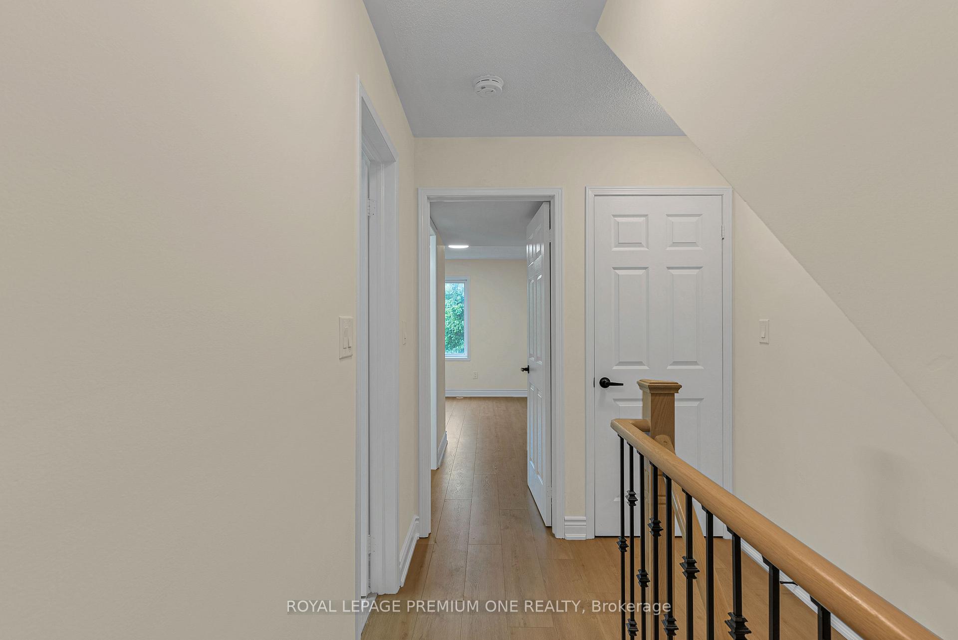3 Bedrooms Condo at 65 Turntable, Toronto For sale