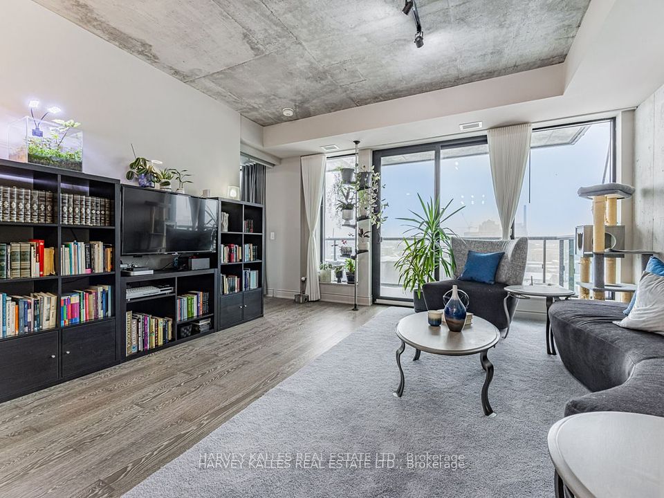 608 Richmond Street W 816
