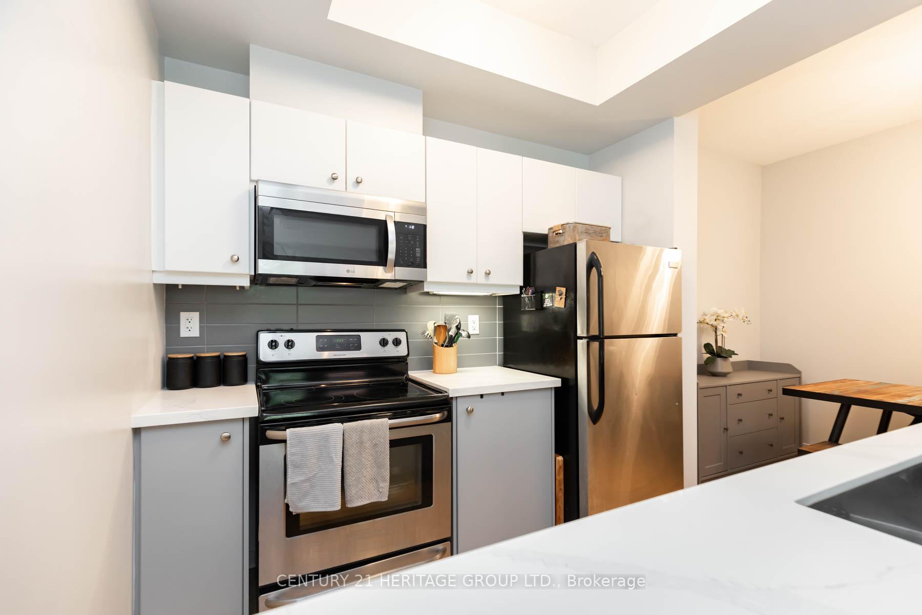 2 Bedrooms Condo at 68 Winston Park, Toronto For sale