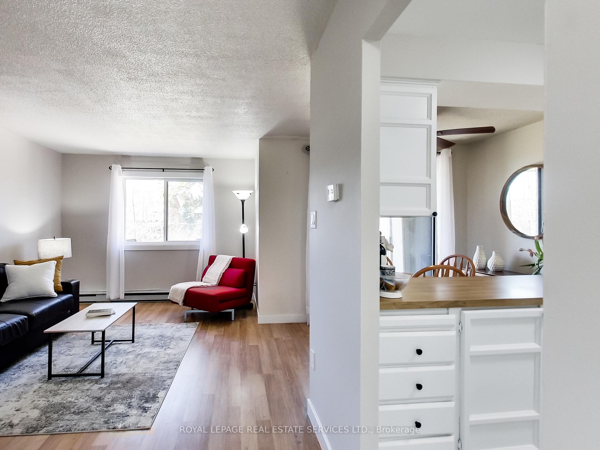 3 Bedrooms Condo at 1008 Falgarwood,  Oakville For sale