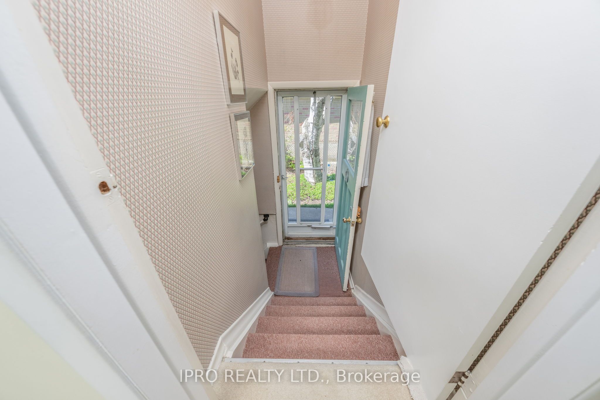 32 Cloverhill Road