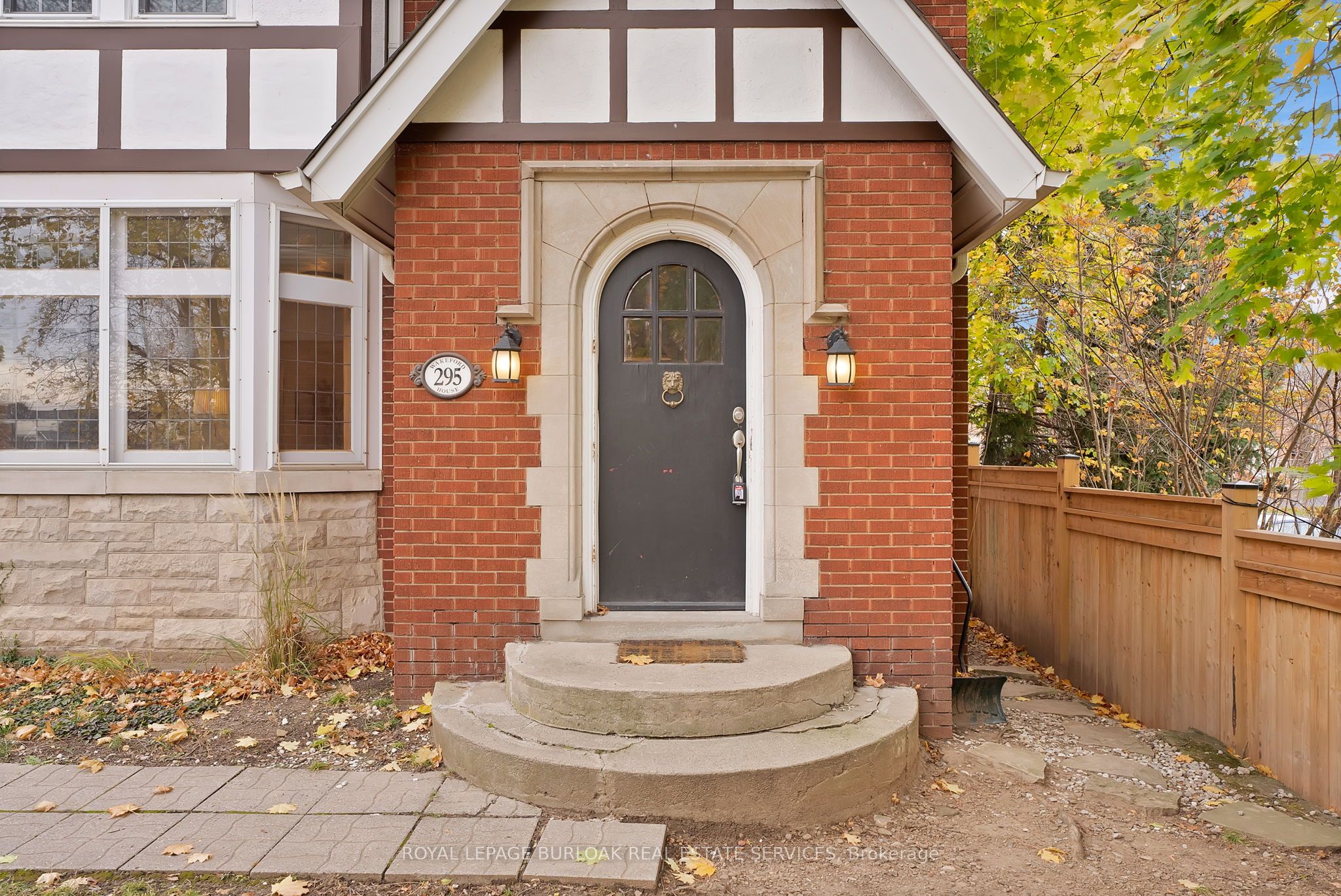 295 Plains Road W