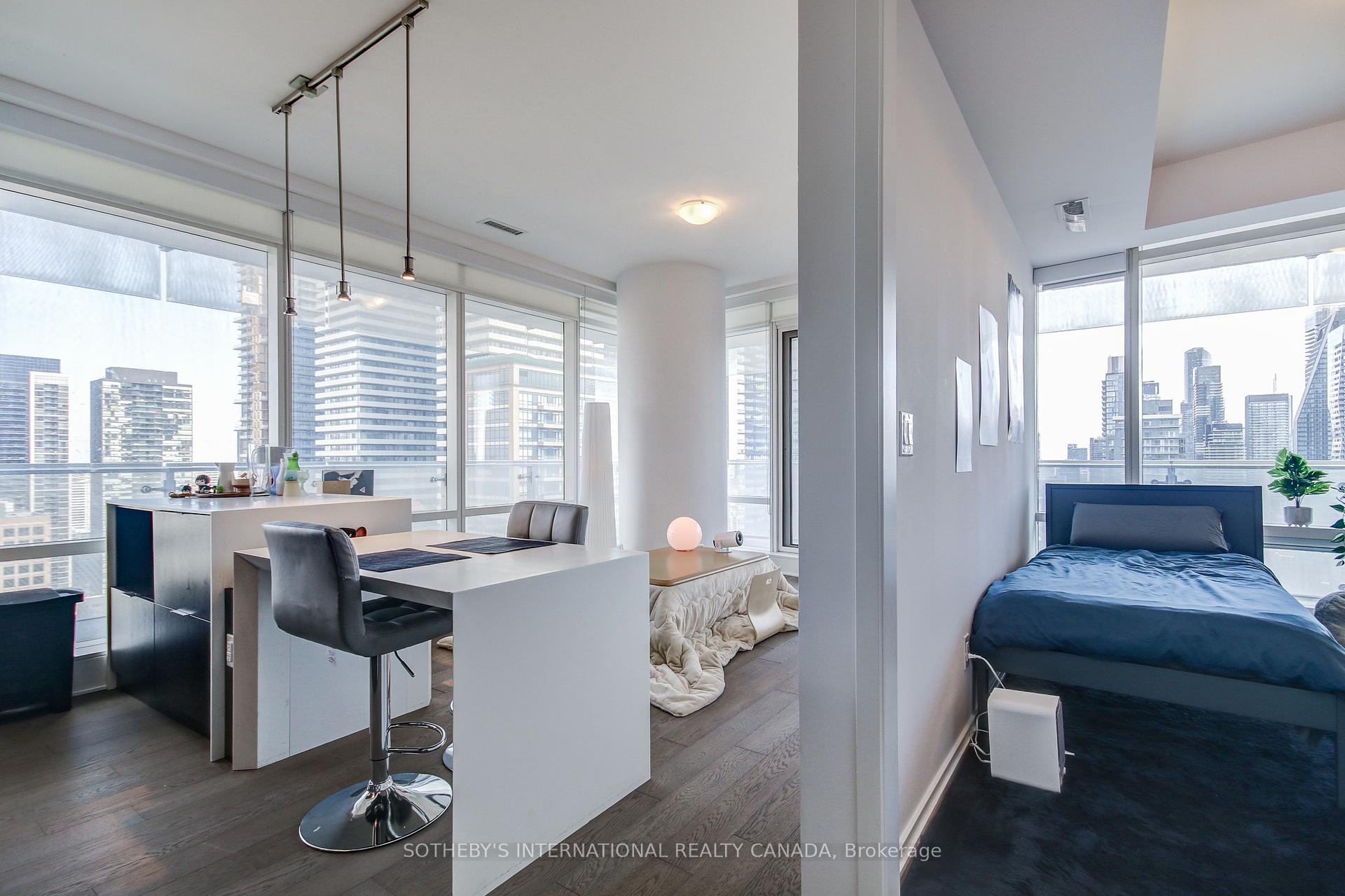 2 Bedrooms Condo at 1 Bloor, Toronto For sale