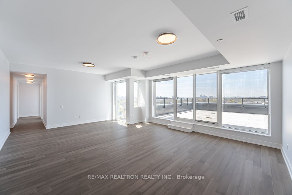 664 Spadina