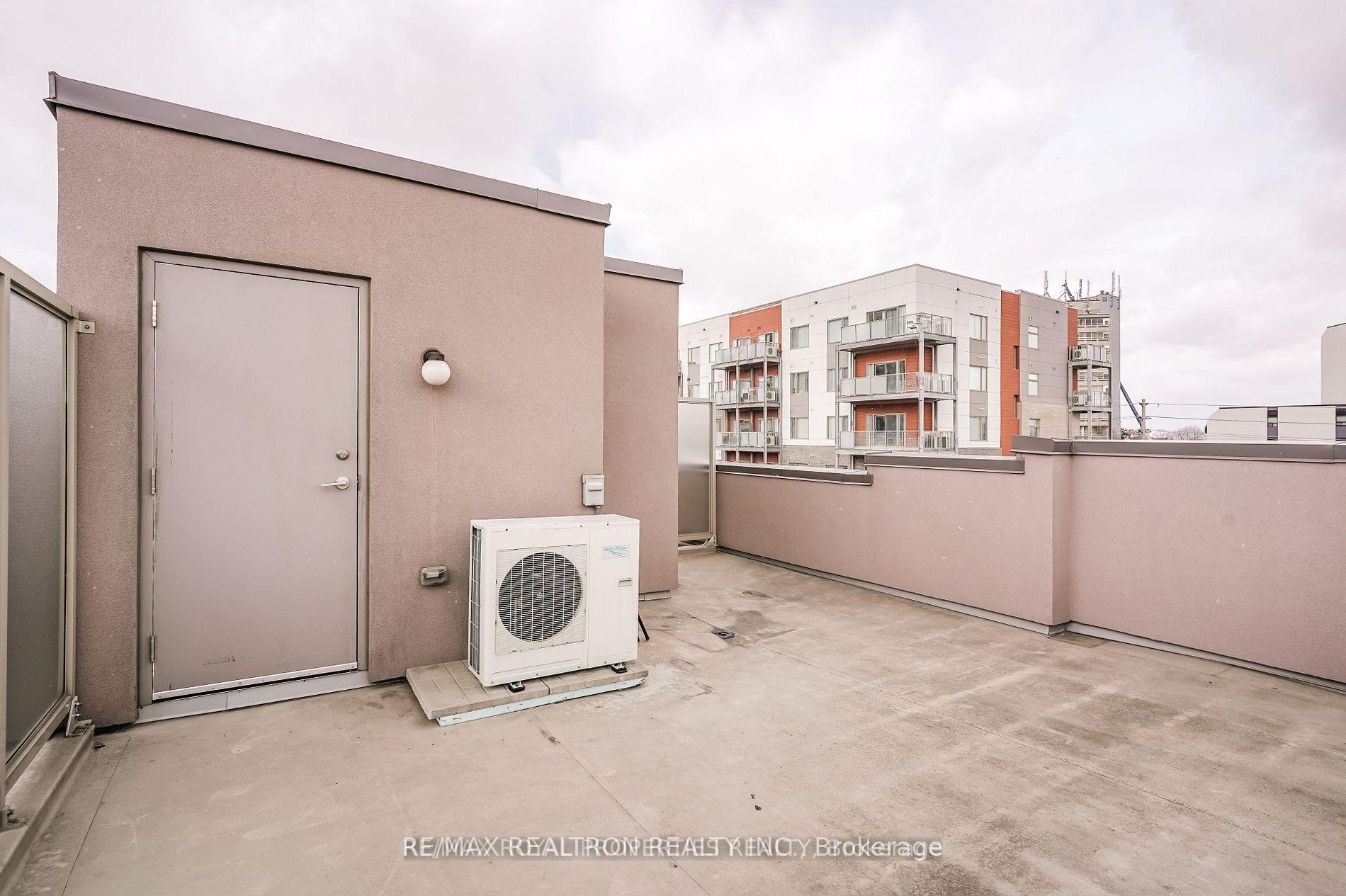 2 Bedrooms Condo at 80 Orchid Place, Toronto For sale