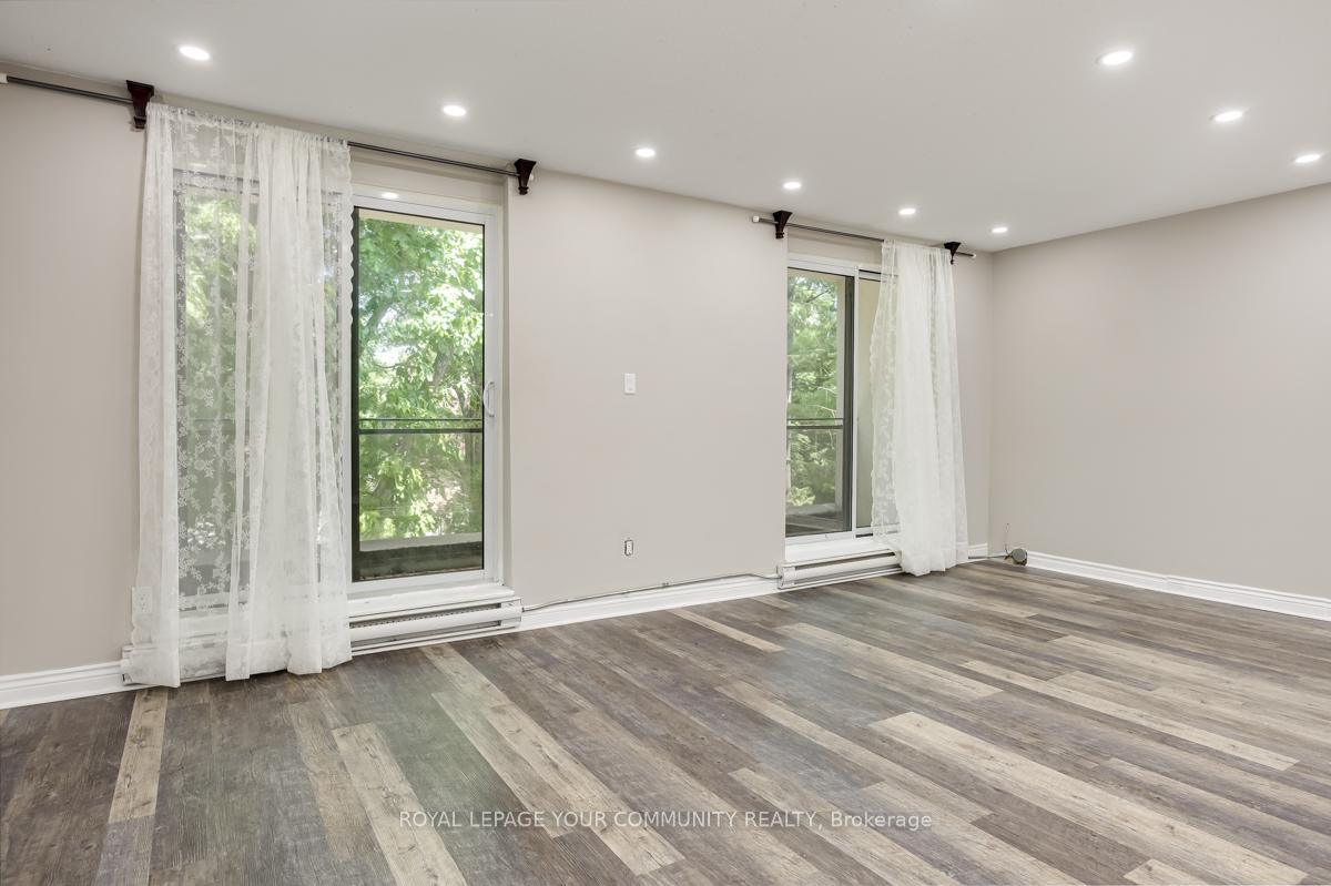 5 Bedrooms Condo at 25 Pebble, Toronto For sale