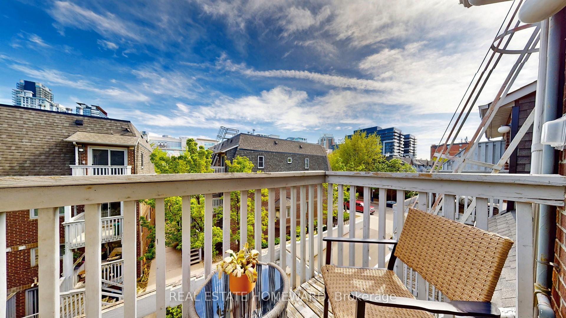 2 Bedrooms Condo at 895 Adelaide, Toronto For sale