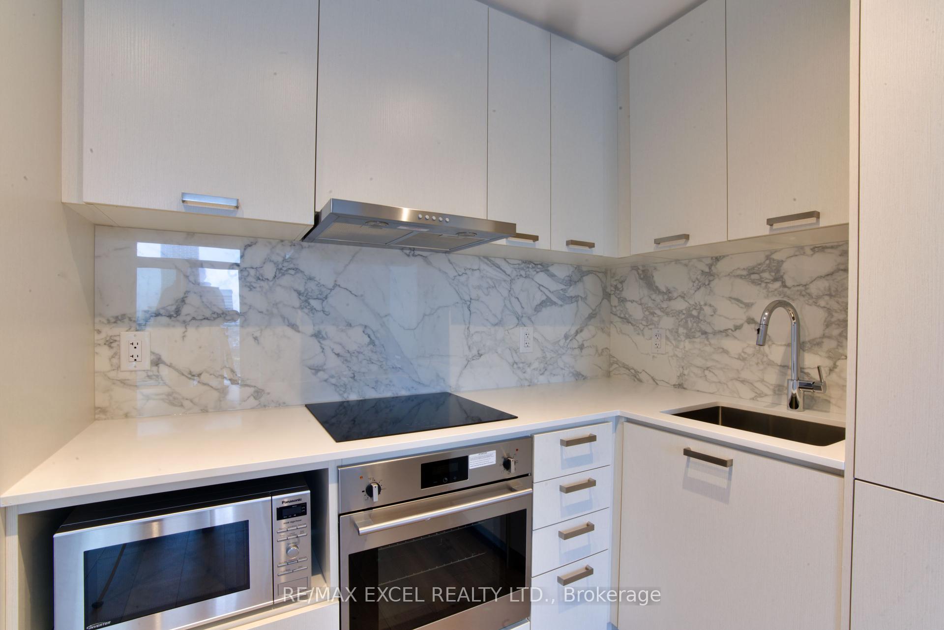 1 Bedroom Condo at 38 Honeycrisp, Vaughan For sale