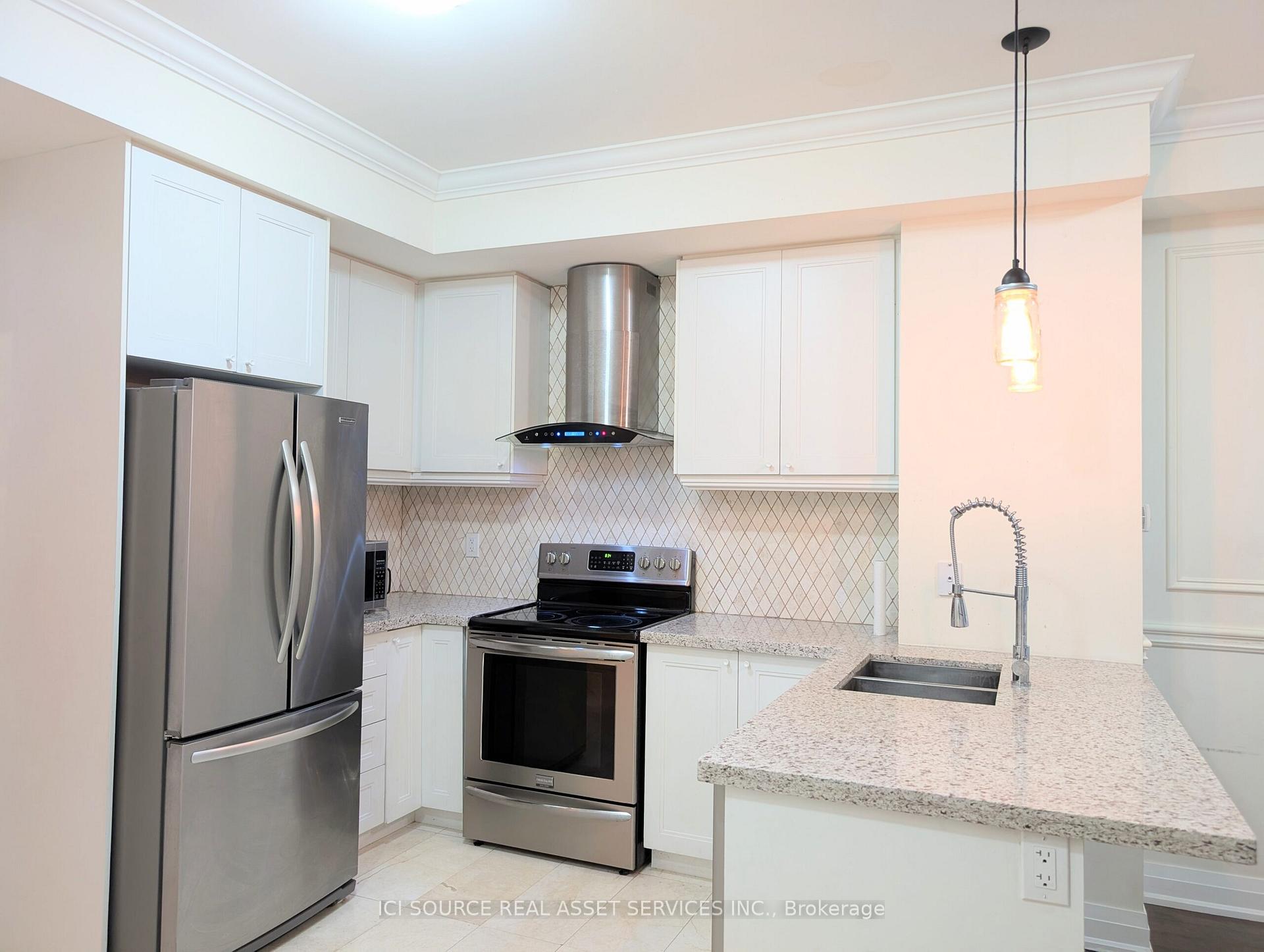 2 Bedrooms Condo at 3077 Cawthra,  Mississauga For sale