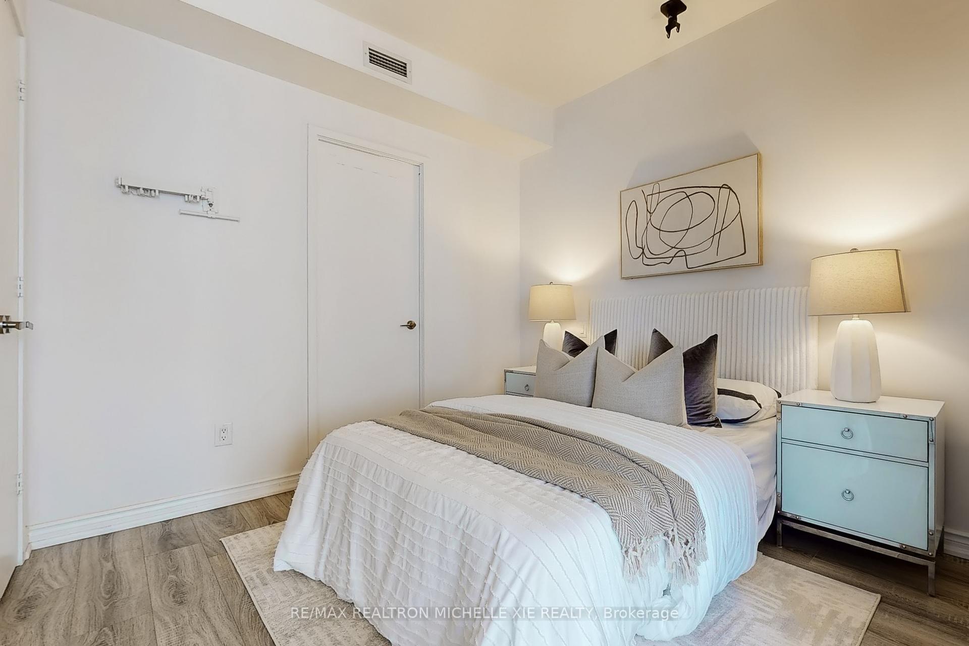 2 Bedrooms Condo at 45 Charles, Toronto For sale