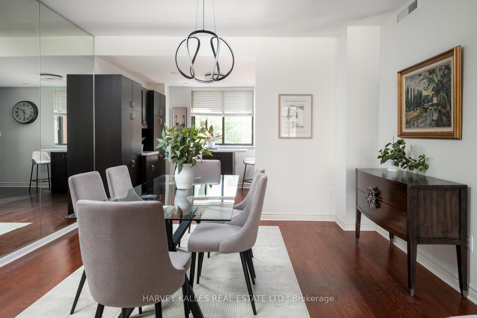 2 Bedrooms Condo at 135 George, Toronto For sale