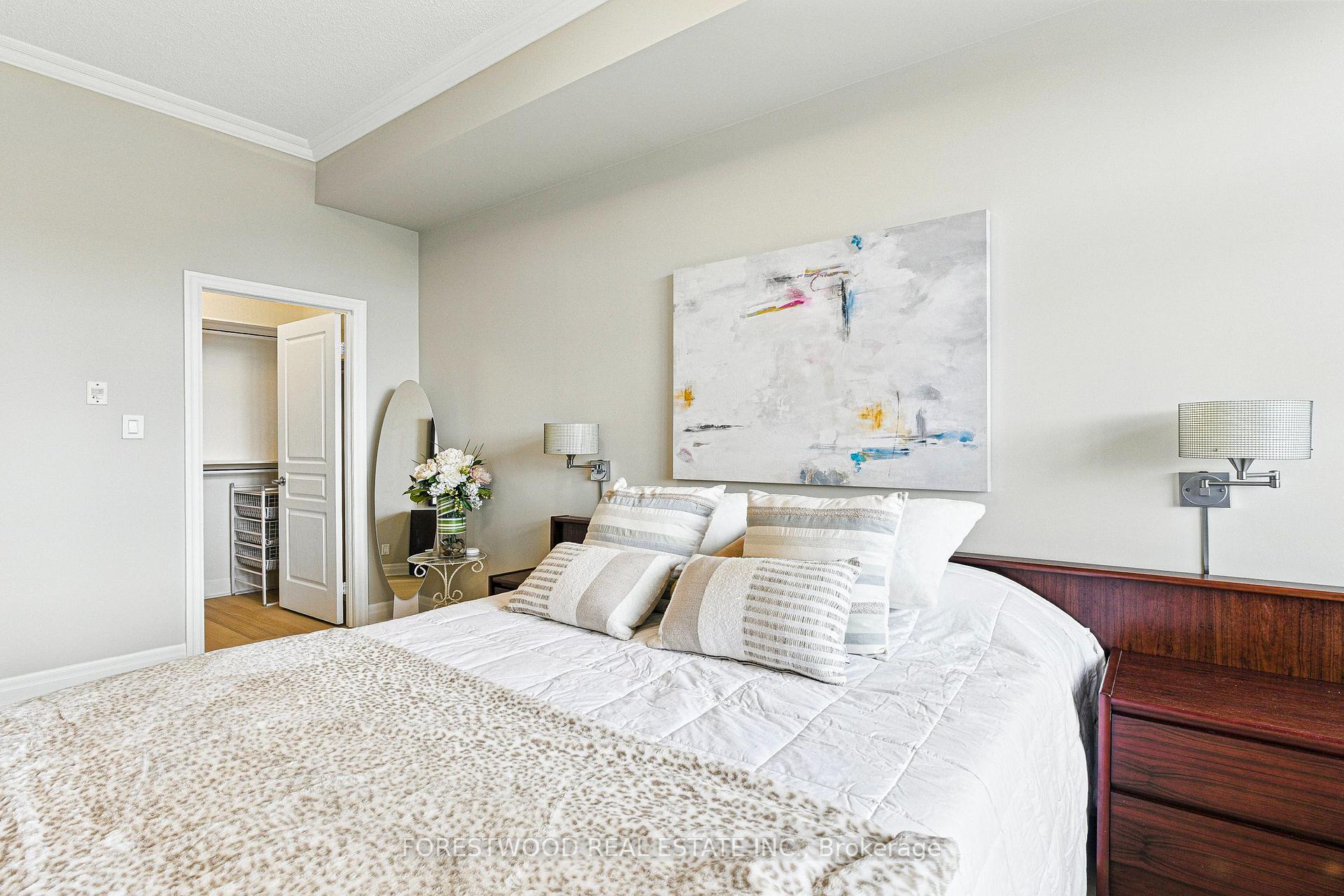 2 Bedrooms Condo at 80 Port, Mississauga For sale