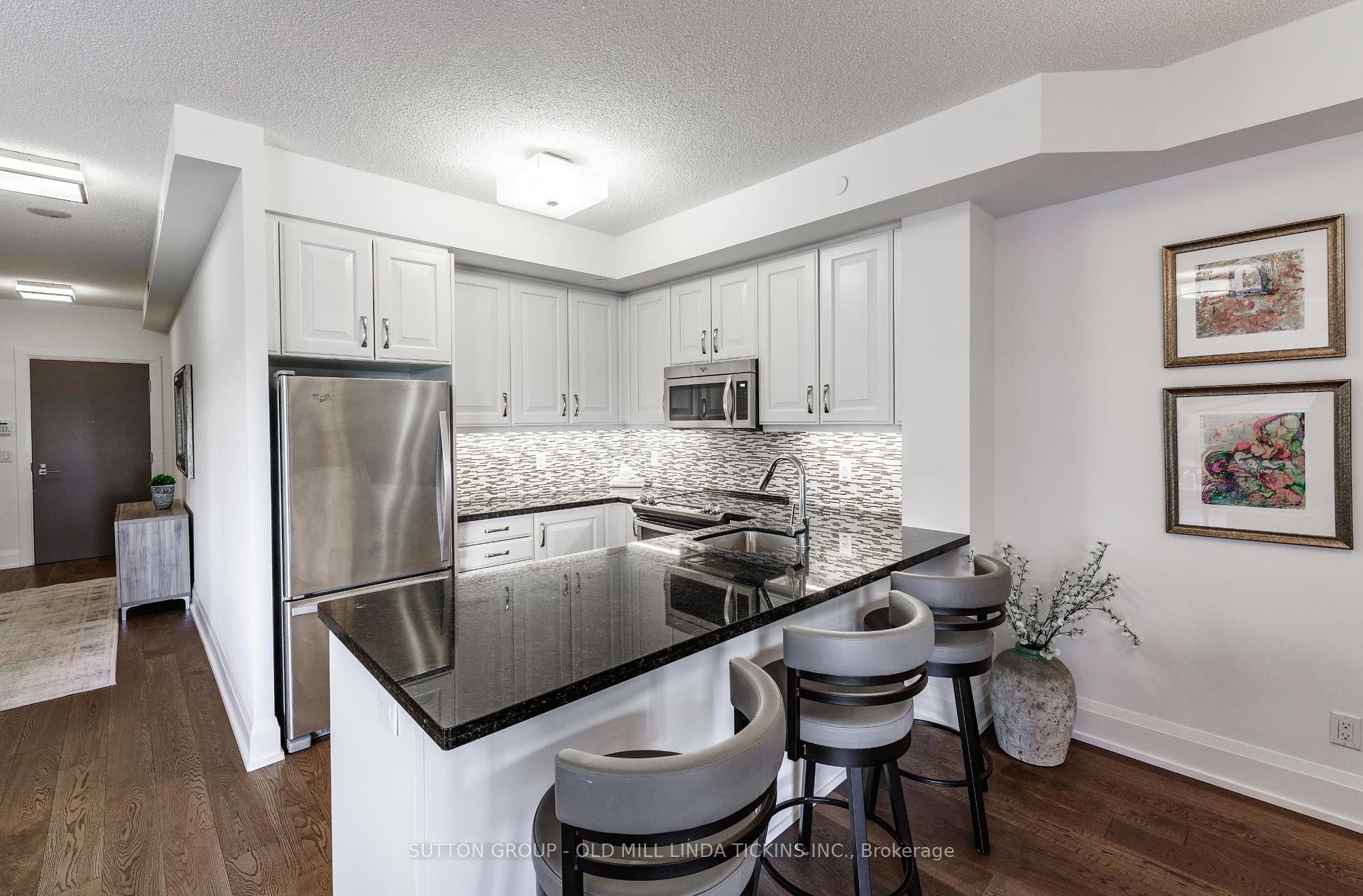 3 Bedrooms Condo at 1 Old Mill, Toronto For sale