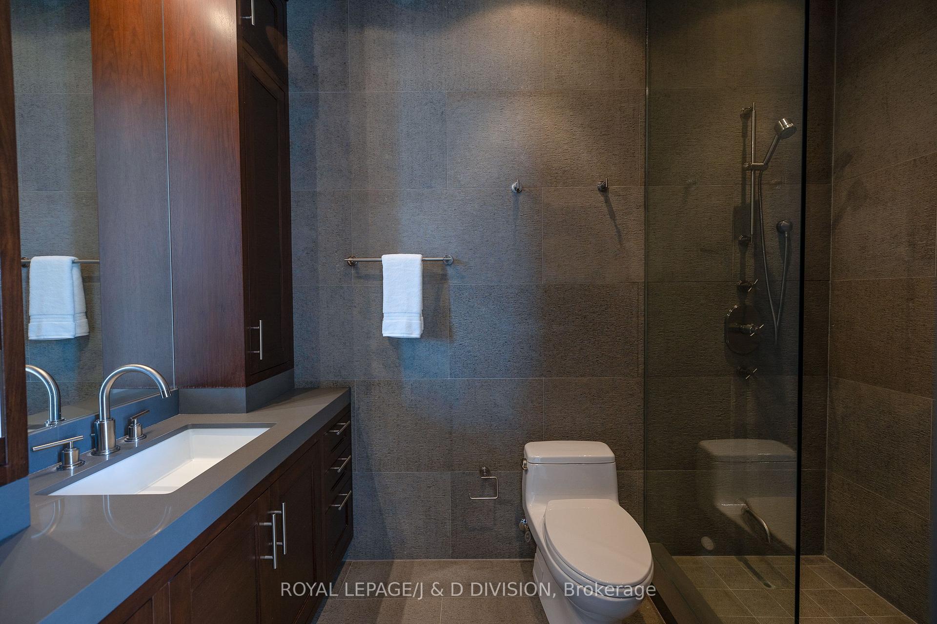 3 Bedrooms Condo at 68 Yorkville,  Toronto For sale