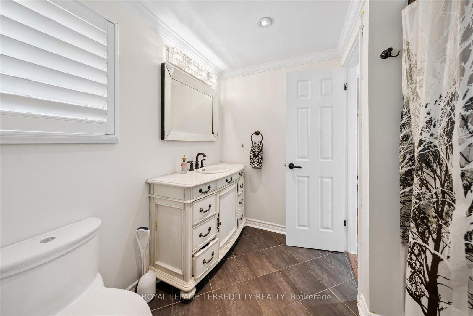 4 Bedrooms Condo at 1825 Hyde Mill, Mississauga For sale