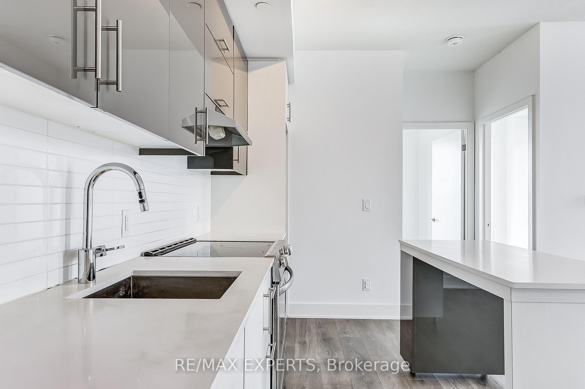 2 Bedrooms Condo at 188 Fairview Mall,  Toronto For sale