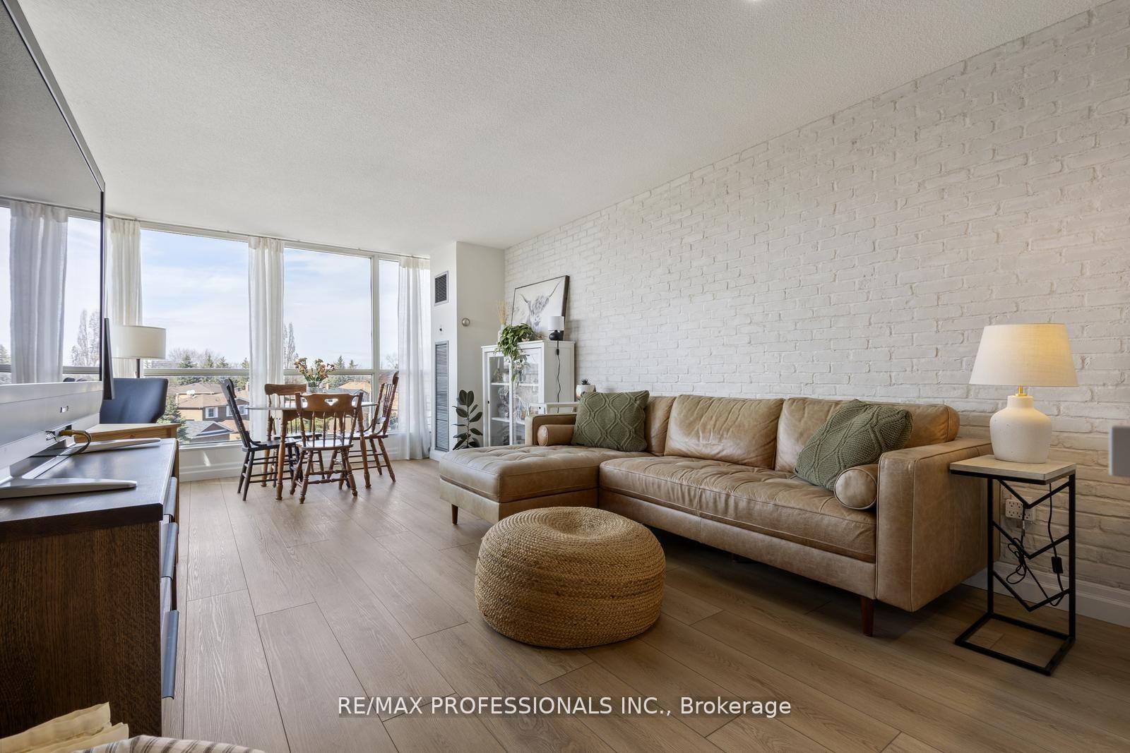 2 Bedrooms Condo at 1500 Grazia, Mississauga For sale