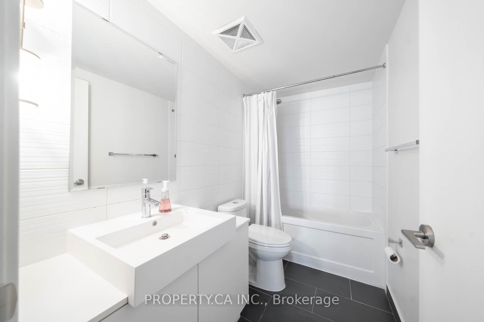 2 Bedrooms Condo at 5 Hanna, Toronto For sale