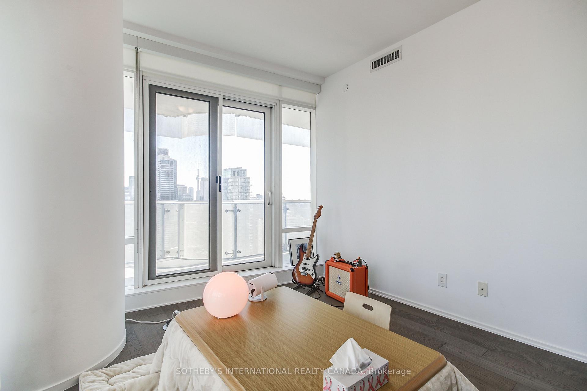 2 Bedrooms Condo at 1 Bloor, Toronto For sale
