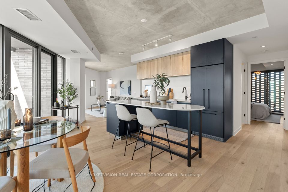 2625 Dundas