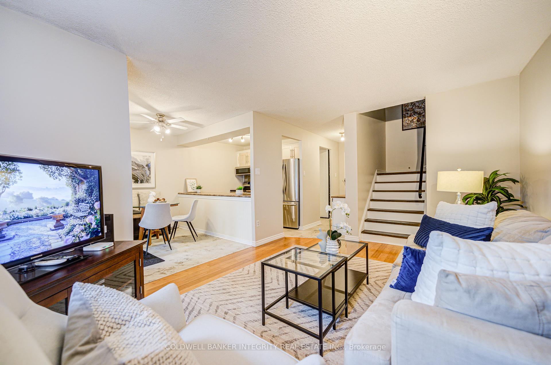 3 Bedrooms Condo at 1036 Falgarwood, Oakville For sale