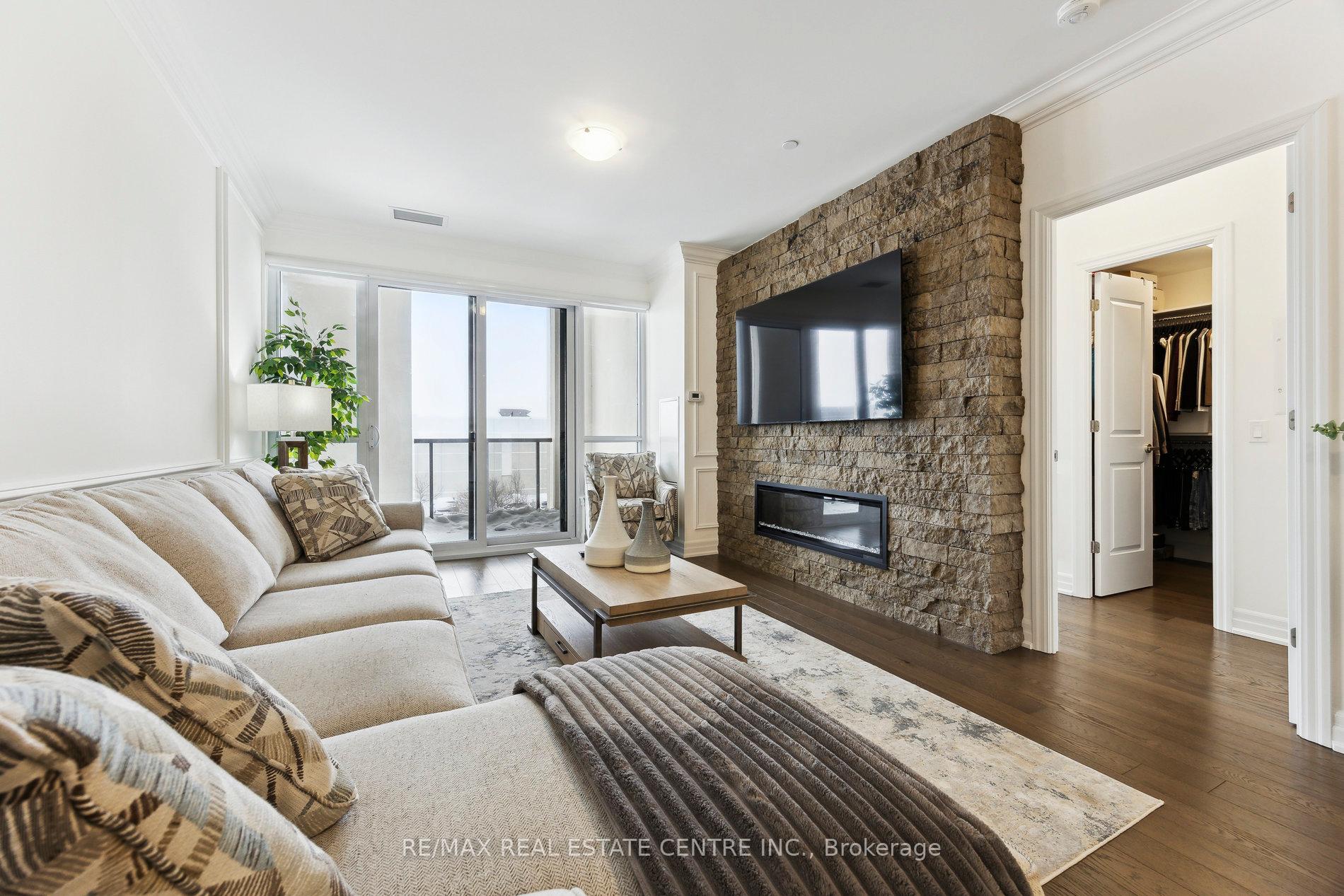 3 Bedrooms Condo at 9075 Jane,  Vaughan For sale