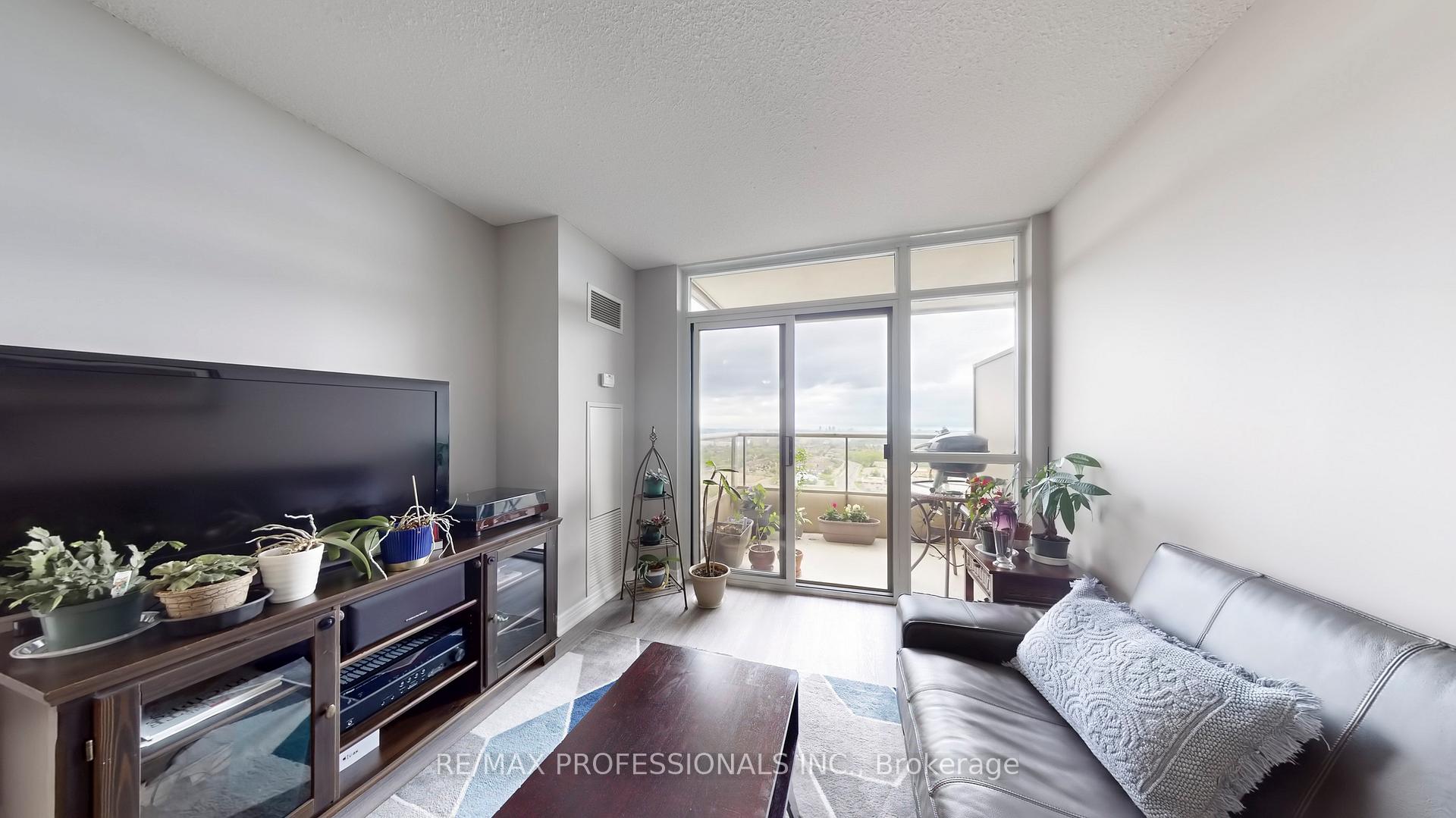 2 Bedrooms Co-op at 310 Burnhamthorpe, Mississauga For sale