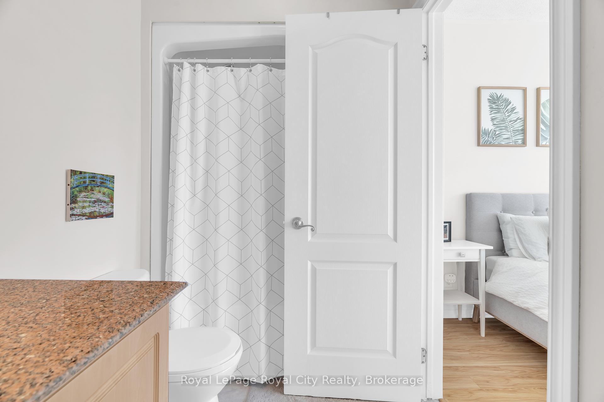 2 Bedrooms Condo at 135 James, Hamilton For sale