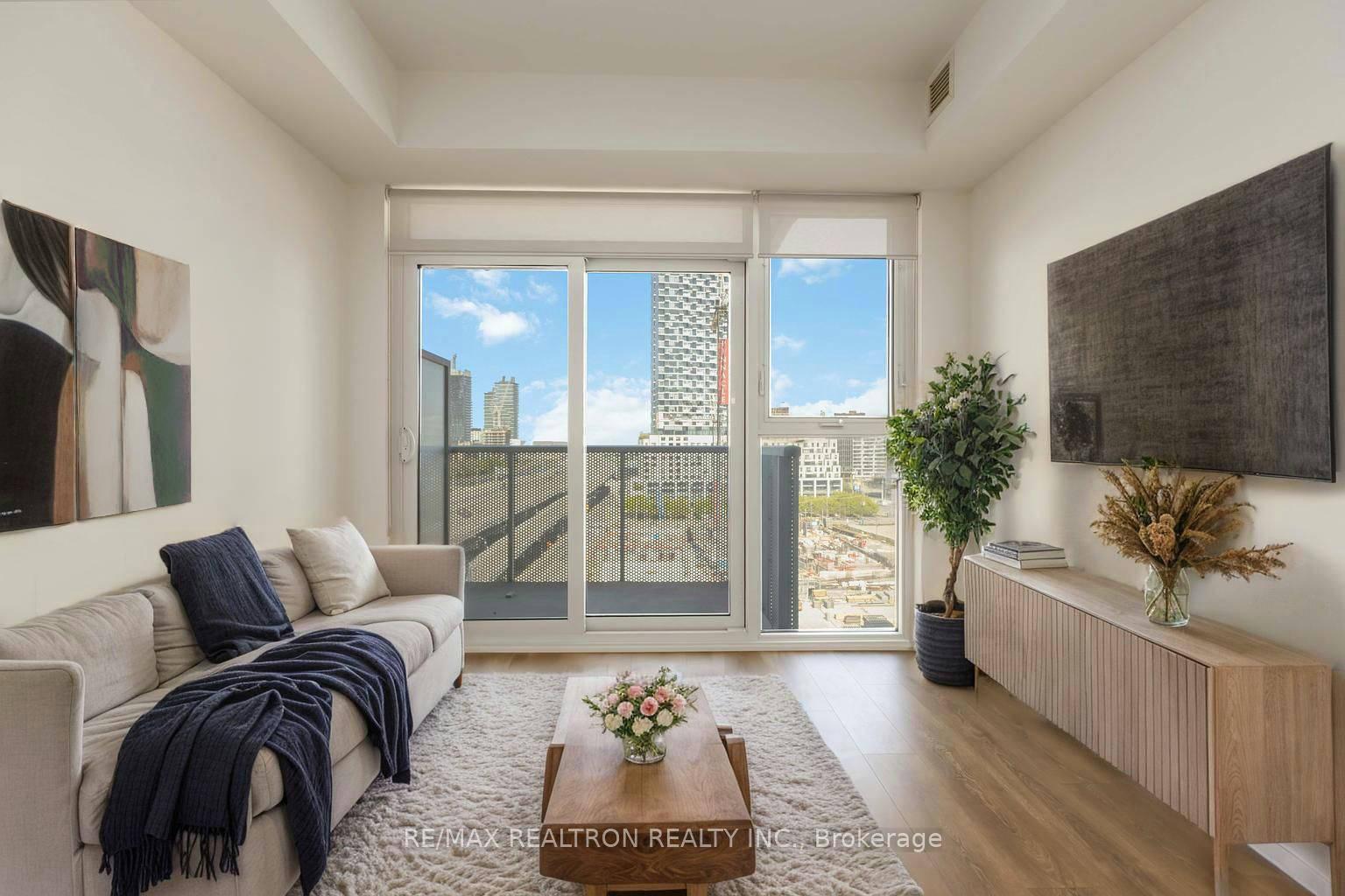 2 Bedrooms Condo at 20 Richardson, Toronto For sale