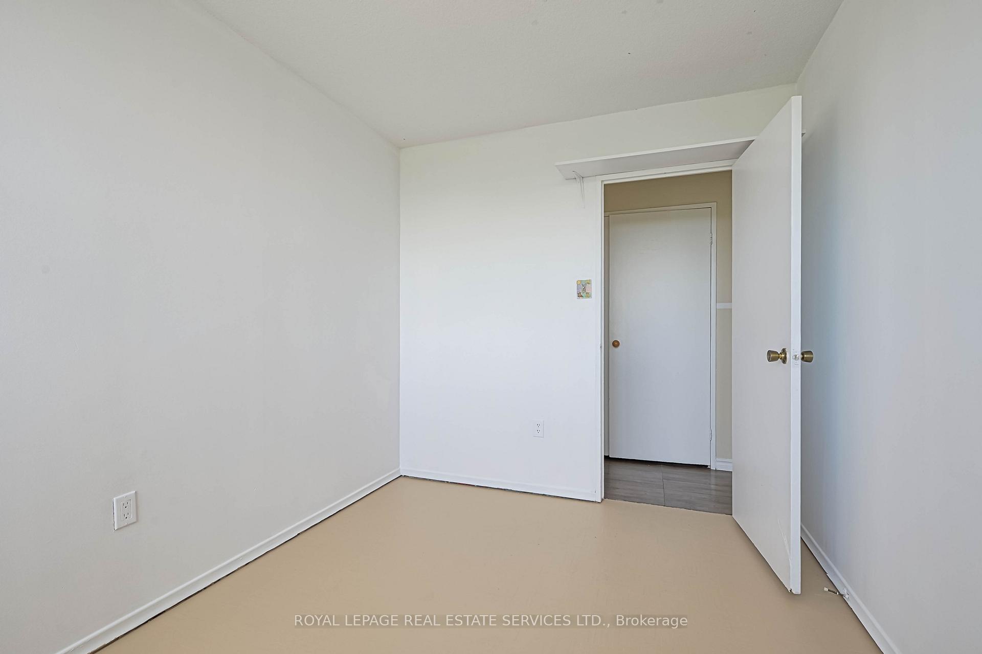 2 Bedrooms Condo at 530 Lolita, Mississauga For sale