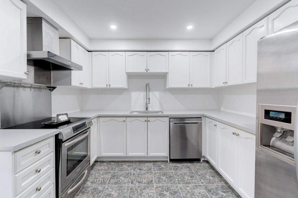 3 Bedrooms Condo at 1489 Heritage,  Oakville For sale