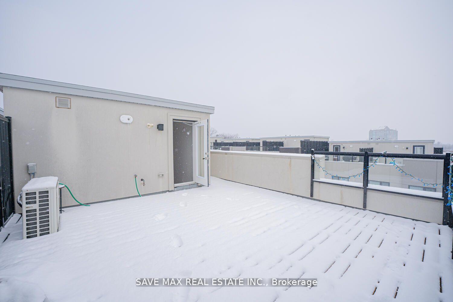 2 Bedrooms Condo at 3472 Widdicombe, Mississauga For sale