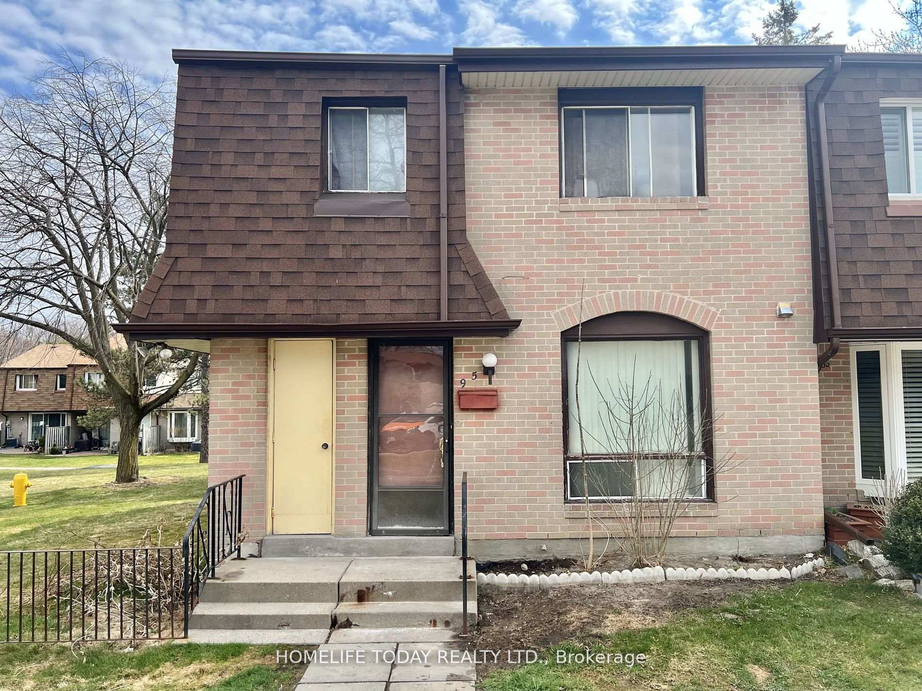 3 Bedrooms Condo at 10 Livonia, Toronto For sale