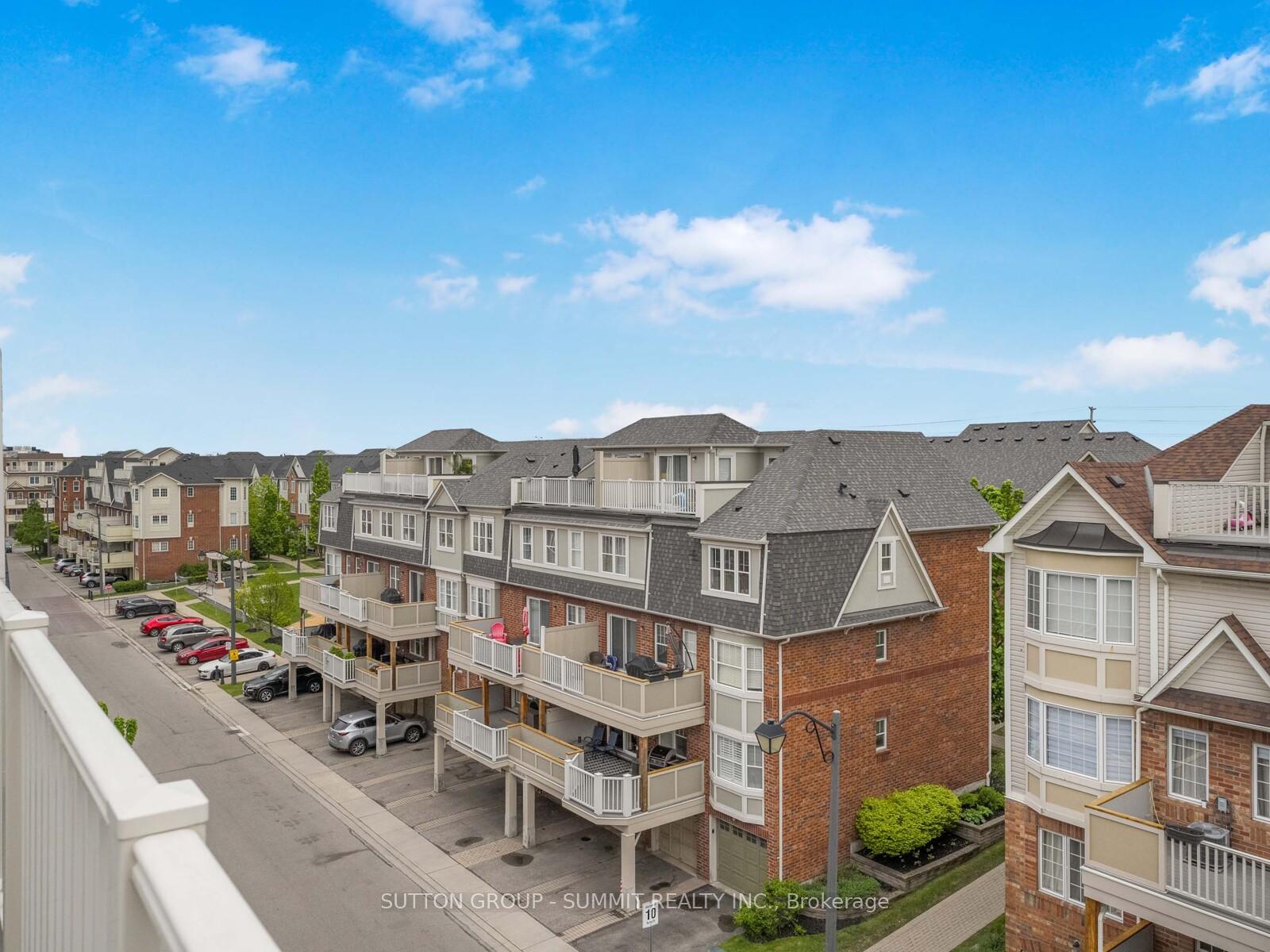 3 Bedrooms Condo at 614 Shoreline, Mississauga For sale