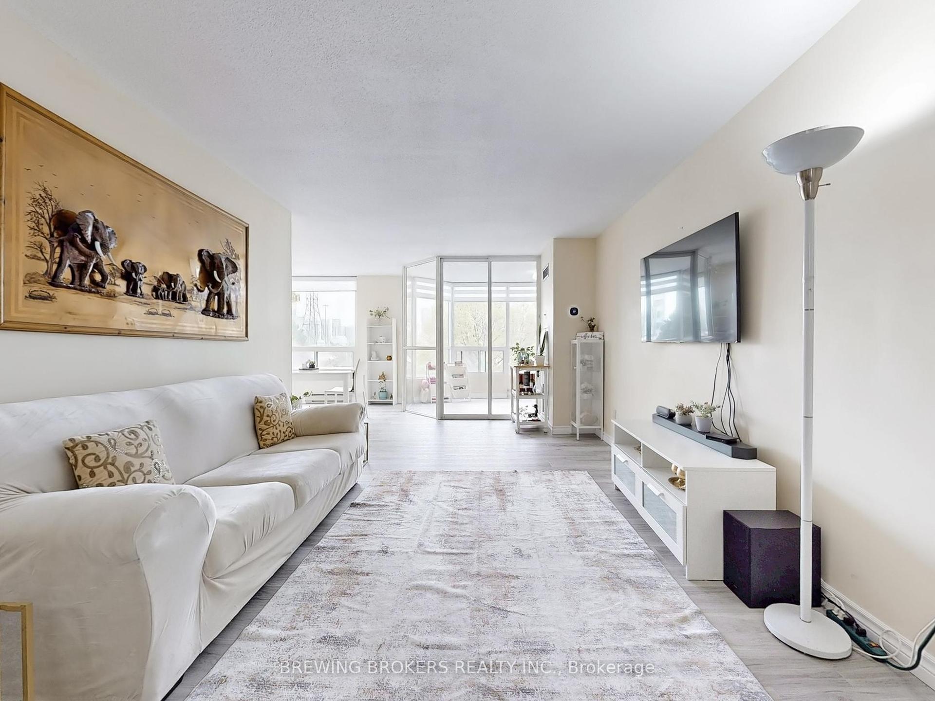 3 Bedrooms Condo at 4450 Tucana, Mississauga For sale