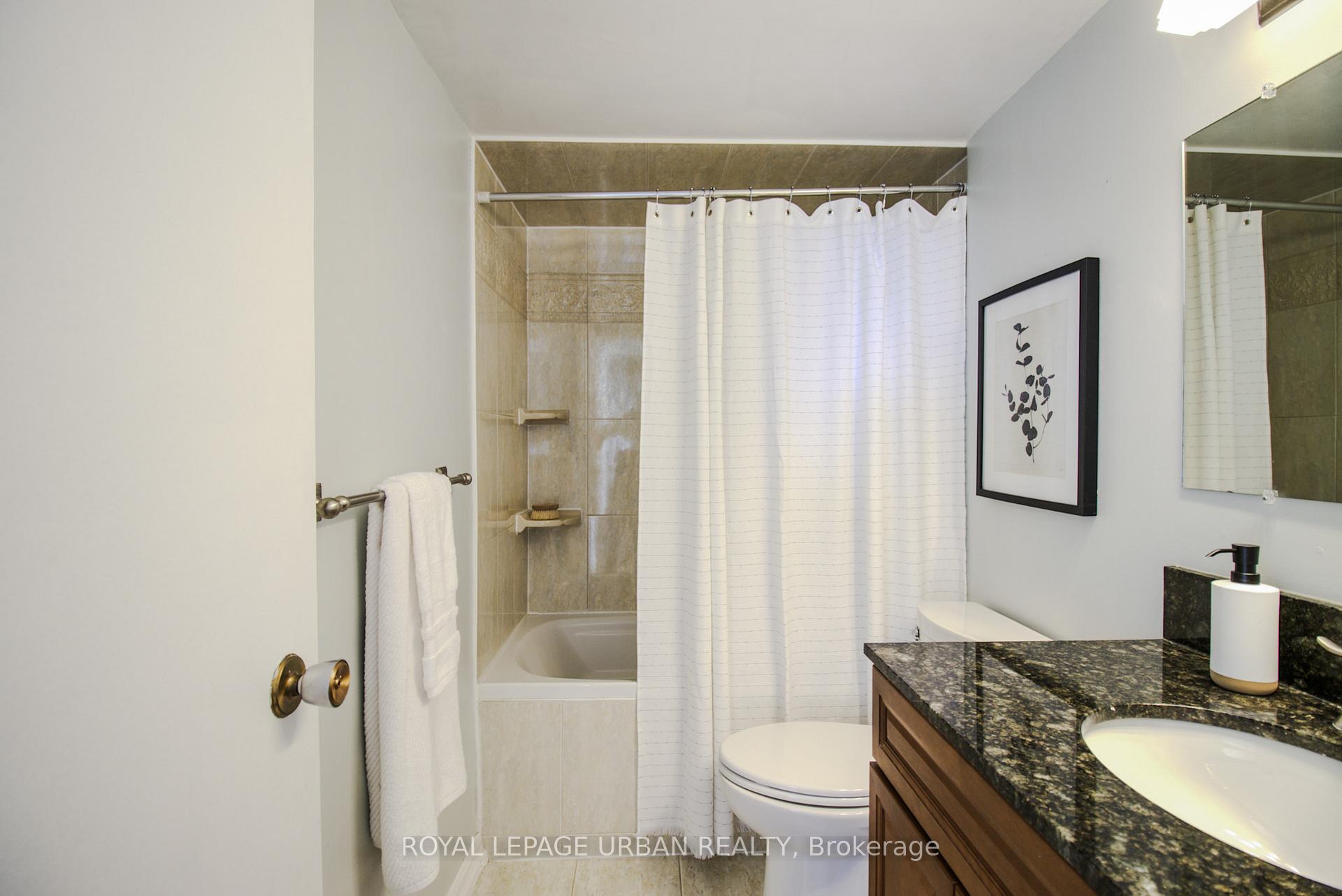 3 Bedrooms Condo at 20 Edgecliff, Toronto For sale