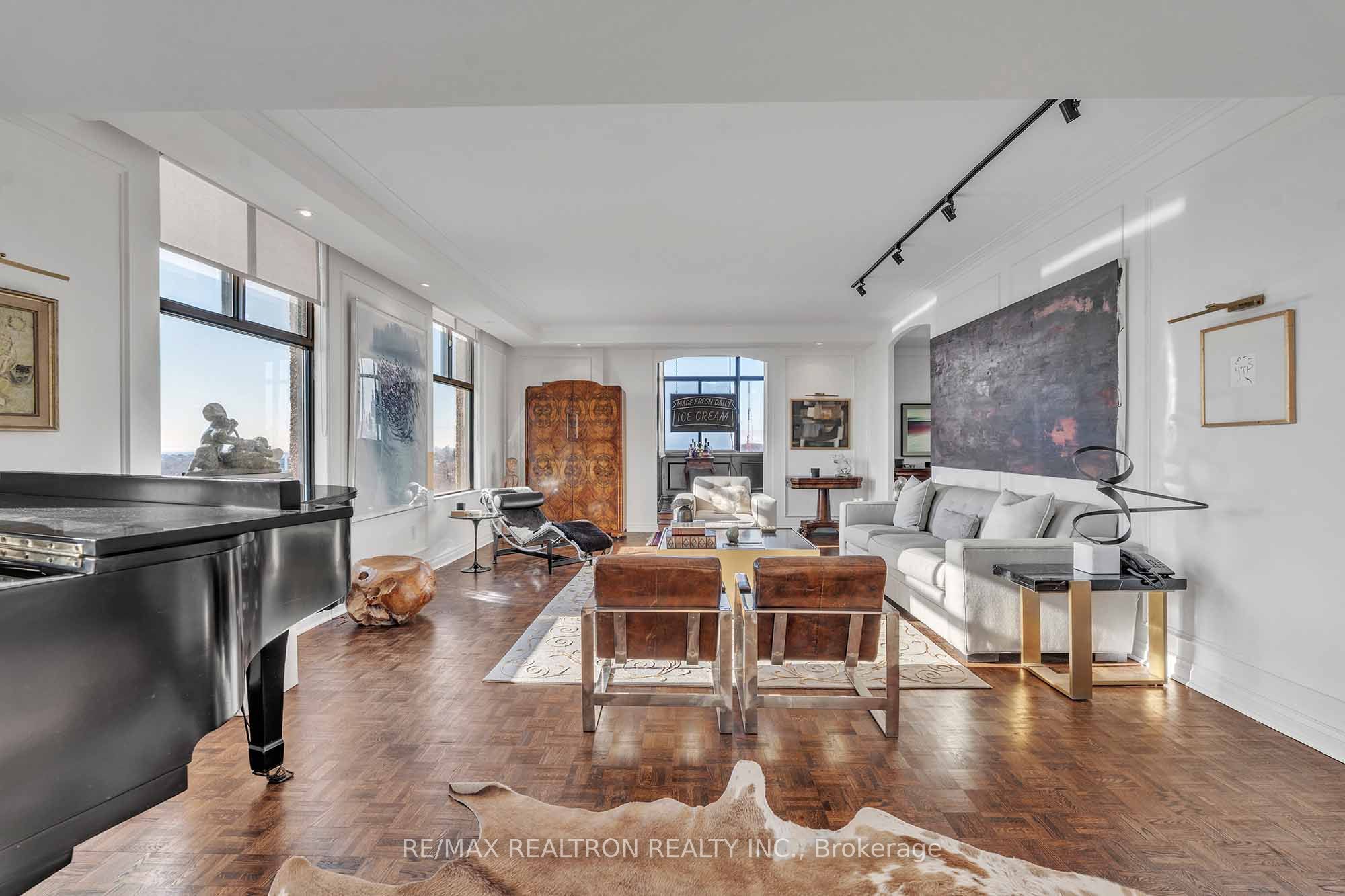 423 Avenue Road, #12