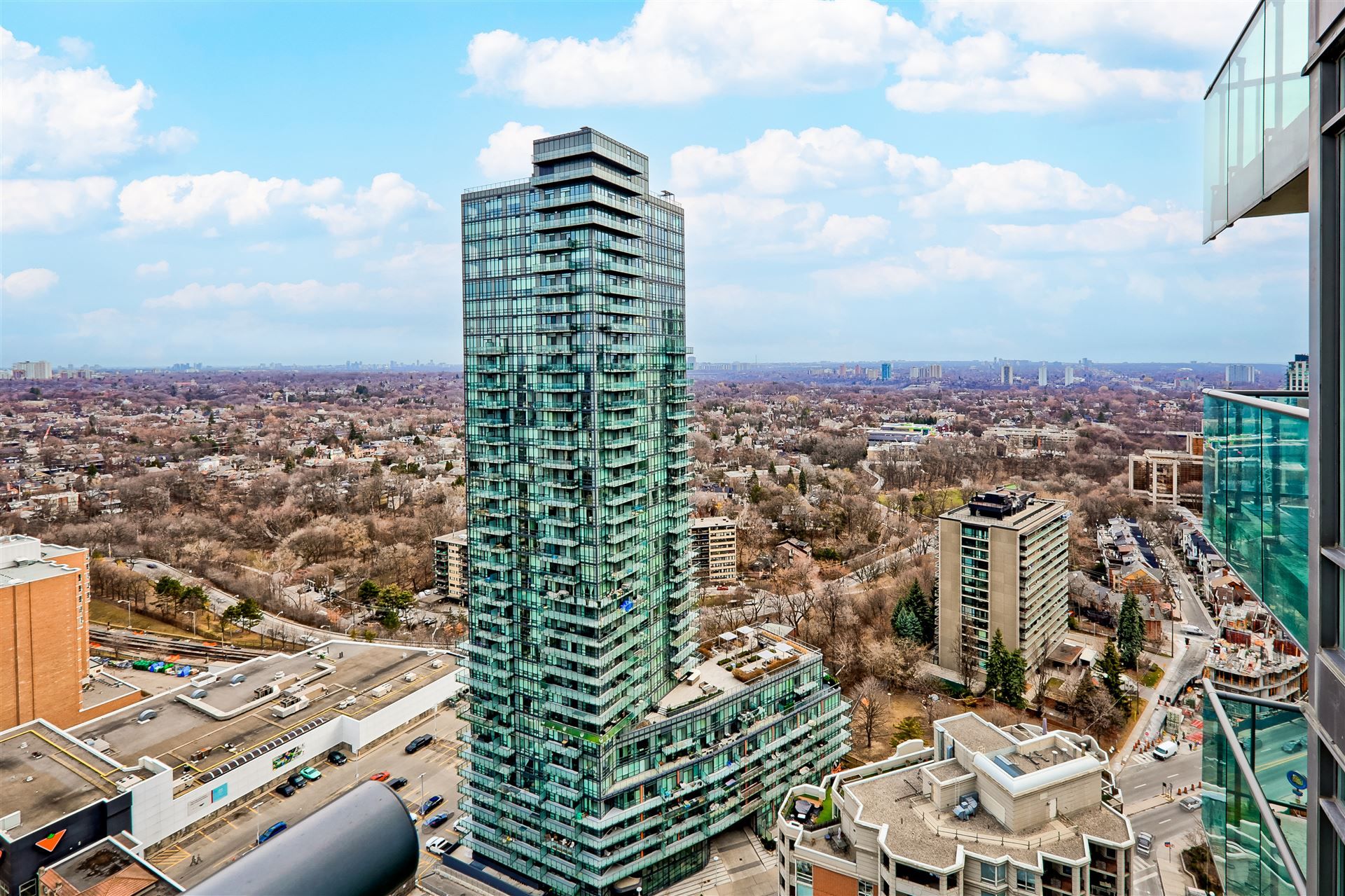 18 Yorkville Avenue 2906