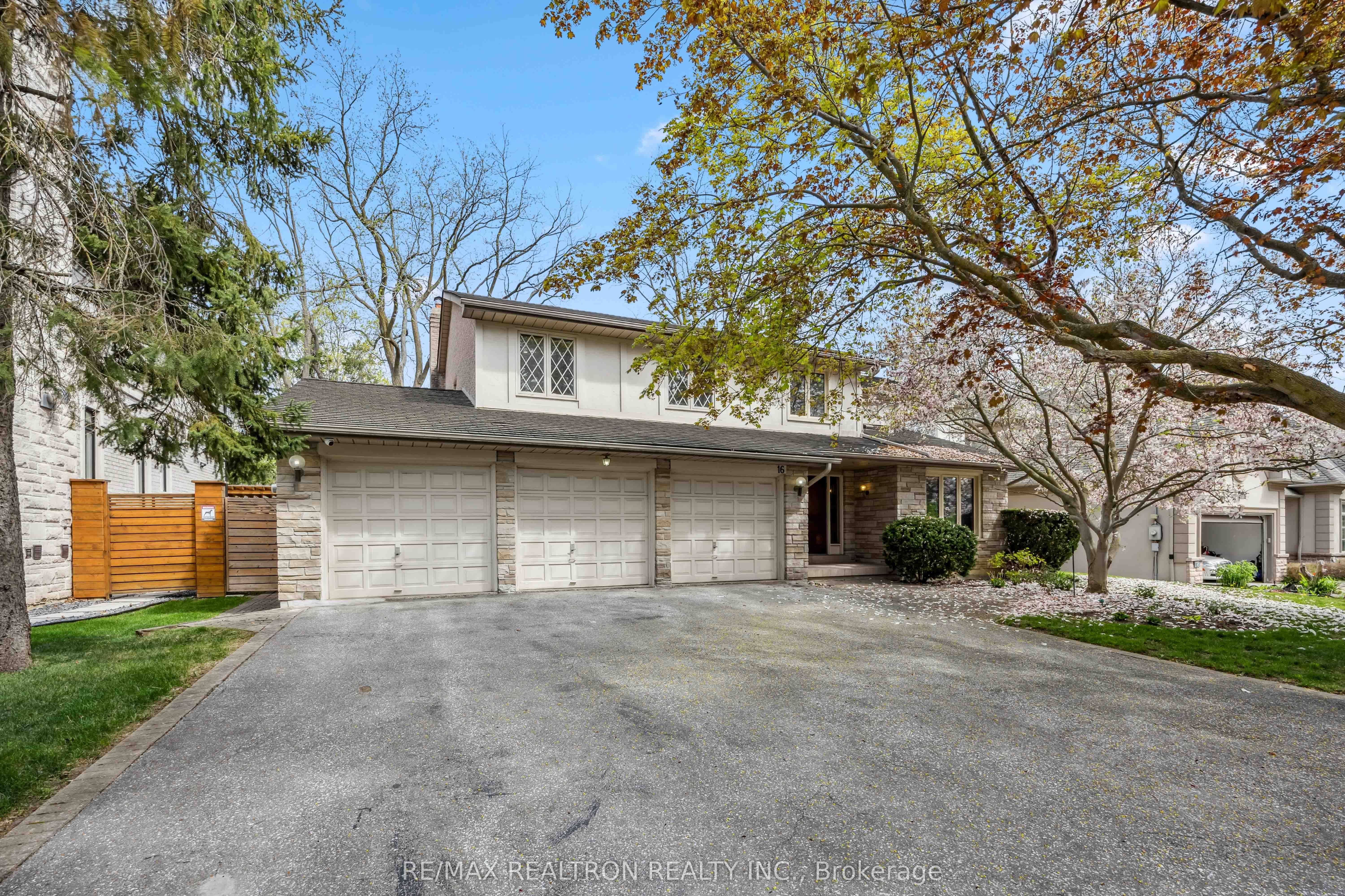 16 Ida Street, Markham, ON L3T 1X5