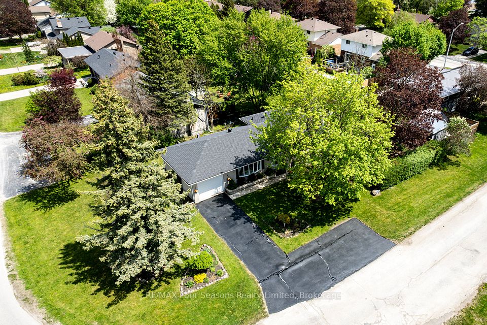 204 Bryan Court, Collingwood, ON L9Y 5J4