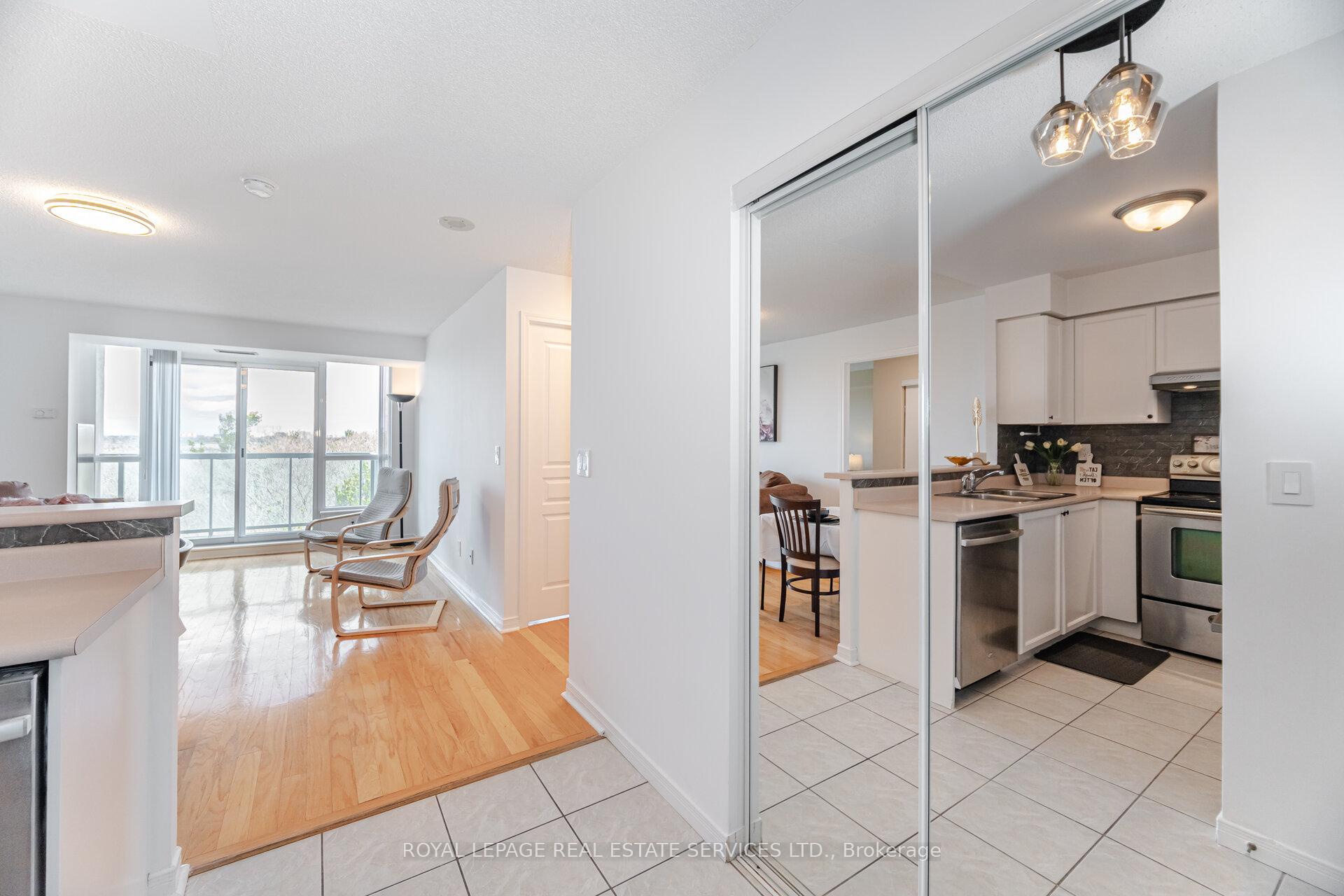 2 Bedrooms Condo at 2585 Erin Centre,  Mississauga For sale
