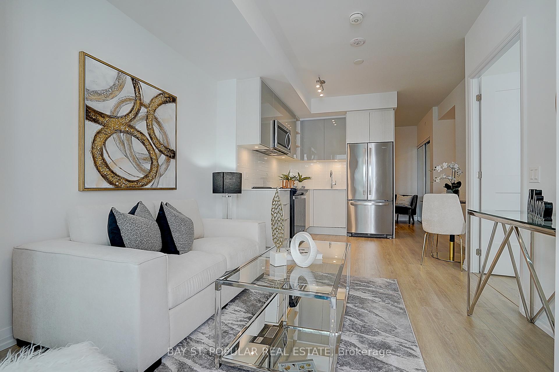 2 Bedrooms Condo at 50 Dunfield, Toronto For sale
