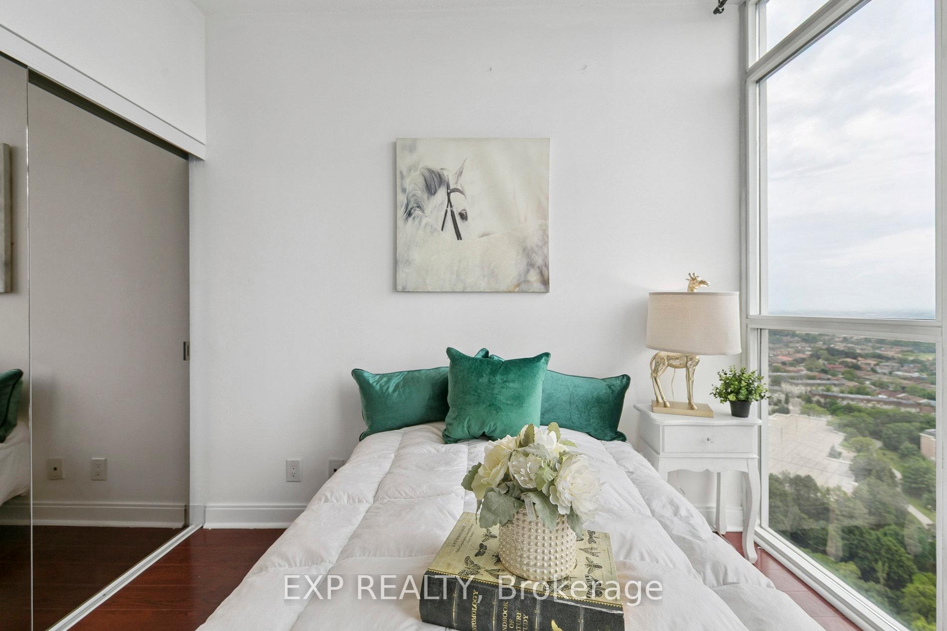 2 Bedrooms Condo at 70 Absolute, Mississauga For sale